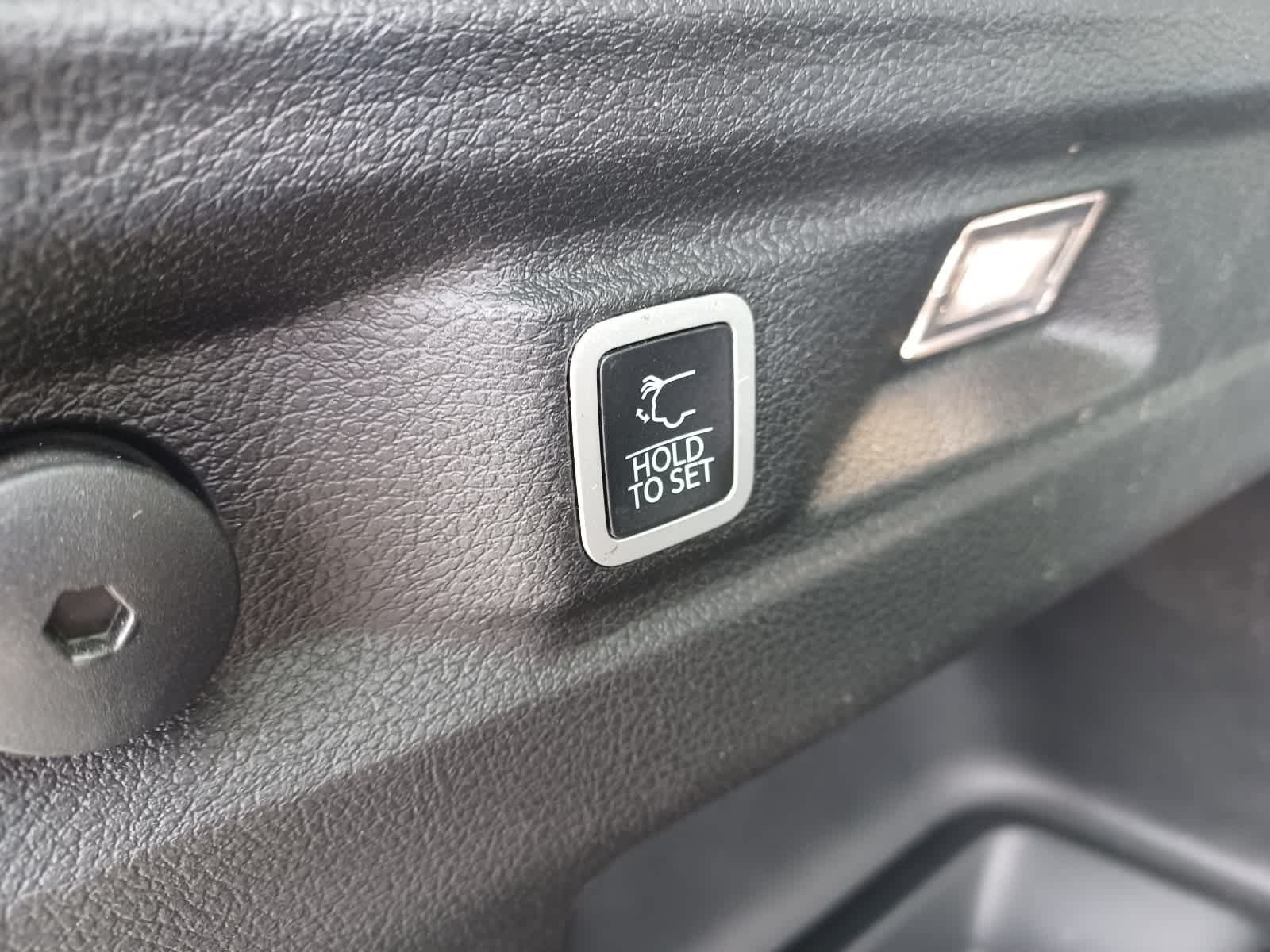 Used 2023 Jeep Grand Cherokee L Limited AWD/4WD image 26