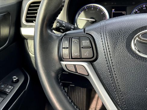 Used 2019 Toyota Highlander XLE image 24