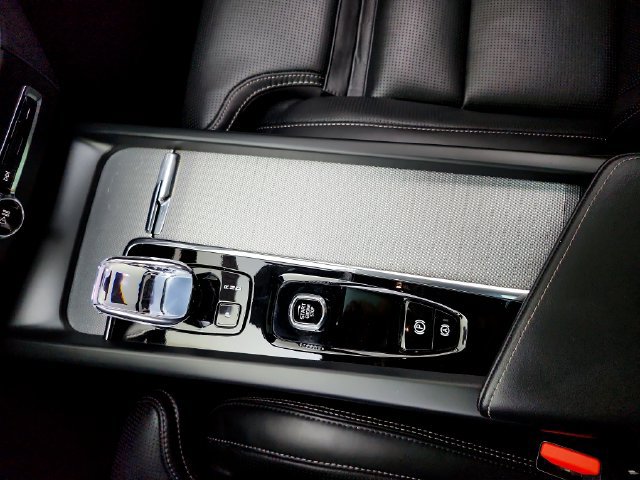 Used 2024 Volvo XC60 T8 Ultimate w/ Climate Package AWD/4WD image 42