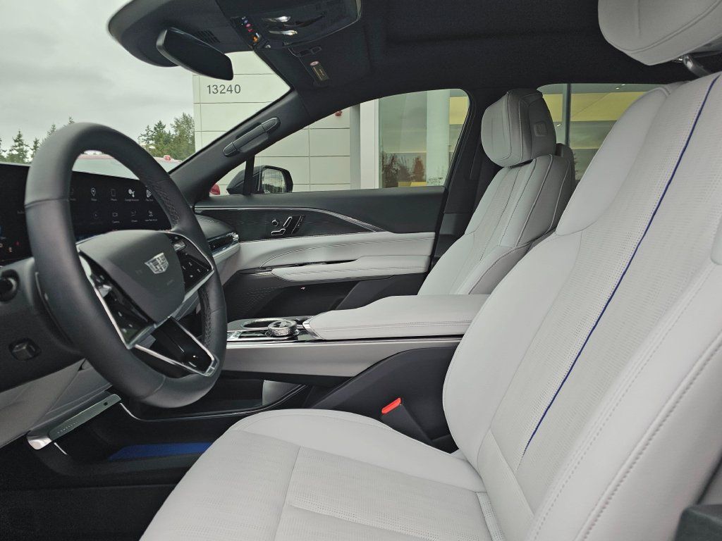 Certified 2024 Cadillac Lyriq Luxury AWD/4WD image 24