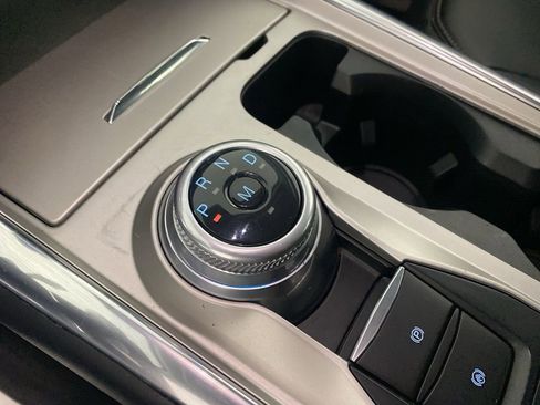 Used 2022 Ford Explorer XLT w/ Equipment Group 202A image 7