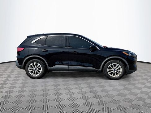 Used 2020 Ford Escape SE image 4