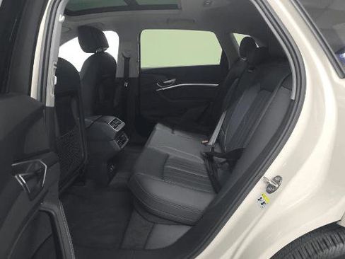 Used 2022 Audi e-tron Premium w/ Convenience Plus Package image 14