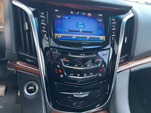 Used 2015 Cadillac Escalade Premium image 6