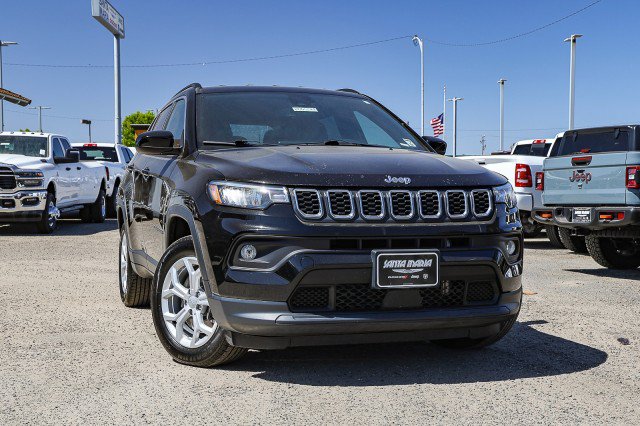 Used 2024 Jeep Compass Latitude AWD/4WD image 1