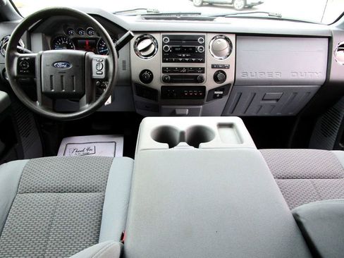 Used 2016 Ford F250 XLT w/ XLT Premium Package image 2