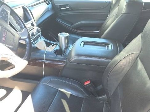 Used 2019 GMC Yukon XL SLT w/ Open Road Package AWD/4WD image 7