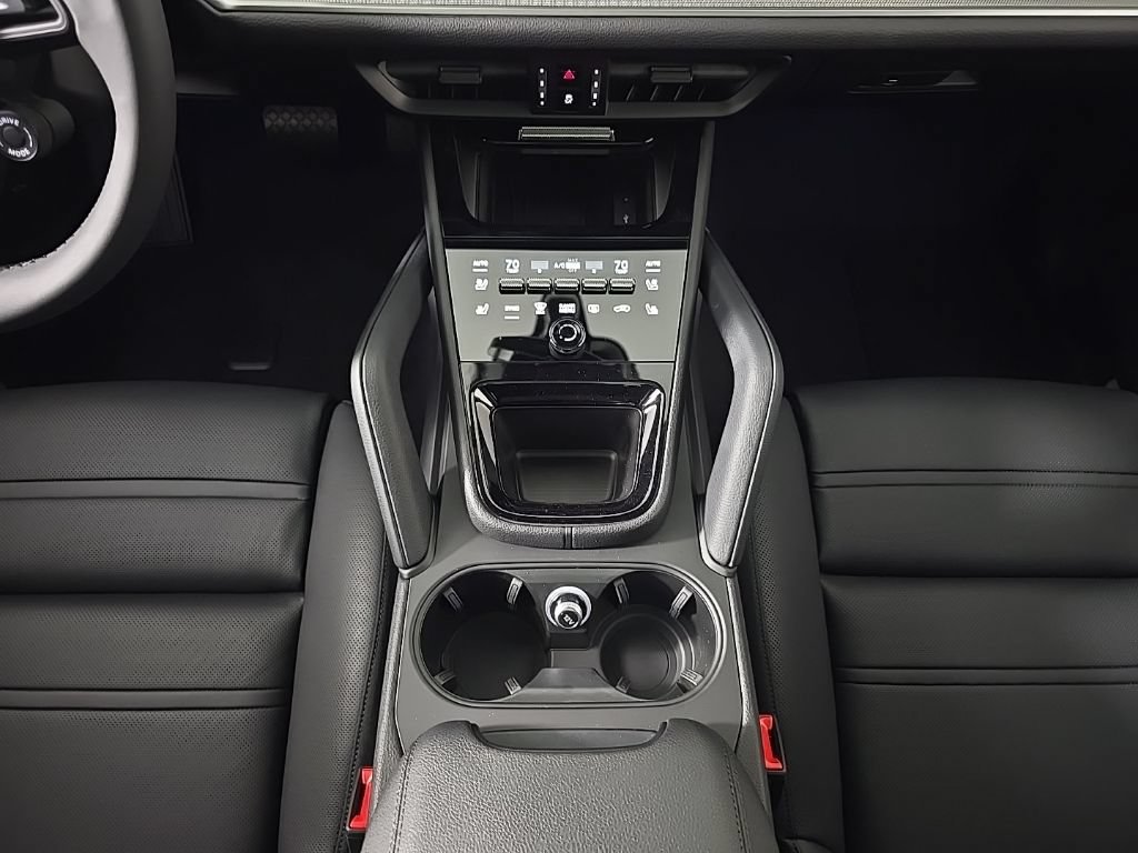 Certified 2025 Porsche Cayenne E-Hybrid Coupe AWD/4WD image 22