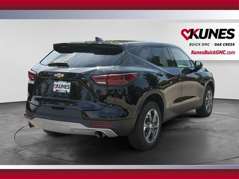 Used 2025 Chevrolet Blazer LT FWD image 10