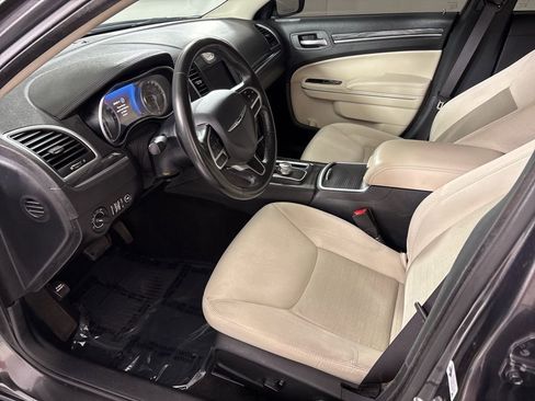 Used 2019 Chrysler 300 Touring w/ Chrome Appearance Package image 22