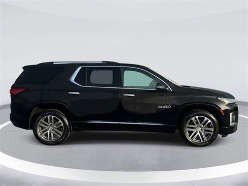 Used 2022 Chevrolet Traverse High Country image 3