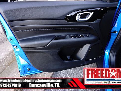 New 2026 Jeep Compass Latitude image 39