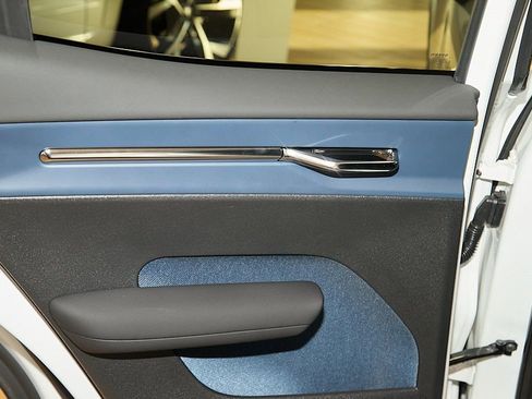 New 2026 Volvo EX30 Plus w/ Climate Package image 13