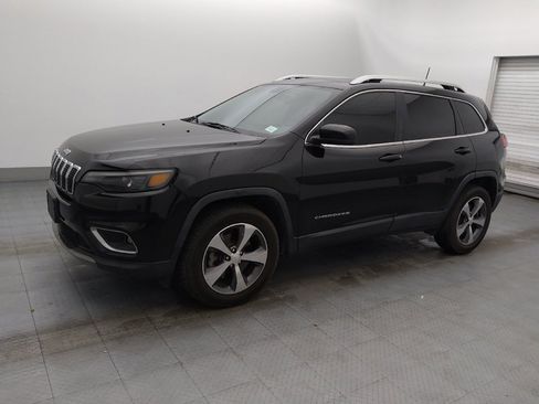 Used 2019 Jeep Cherokee Limited image 2