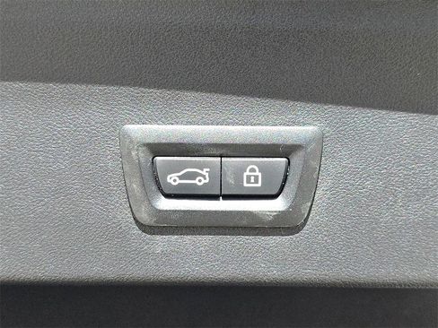 Used 2021 BMW X4 M40i w/ Premium Package image 17