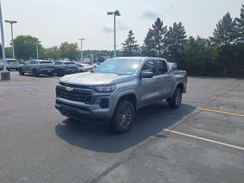 Used 2024 Chevrolet Colorado LT w/ Advanced Trailering Package AWD/4WD image 4