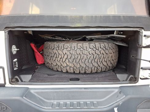 Used 2016 Jeep Wrangler Unlimited Rubicon image 27