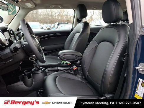 Used 2016 MINI Cooper 2-Door Hardtop image 16