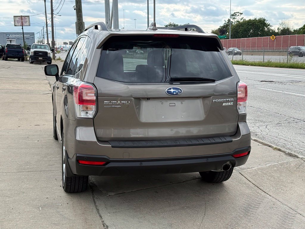 Used 2017 Subaru Forester 2.5i Touring AWD/4WD image 9