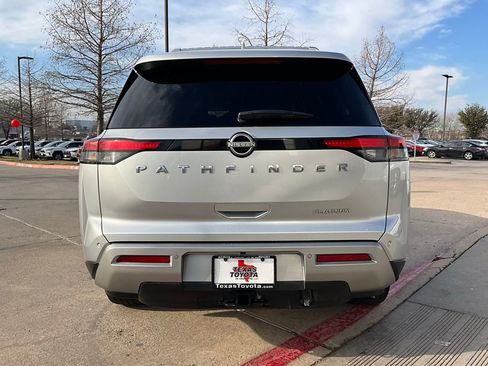 Used 2023 Nissan Pathfinder Platinum image 7