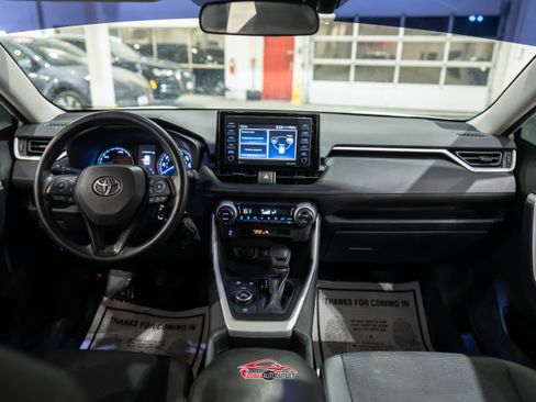 Used 2020 Toyota RAV4 LE image 14