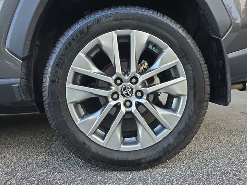 Used 2022 Toyota RAV4 XLE Premium FWD image 33