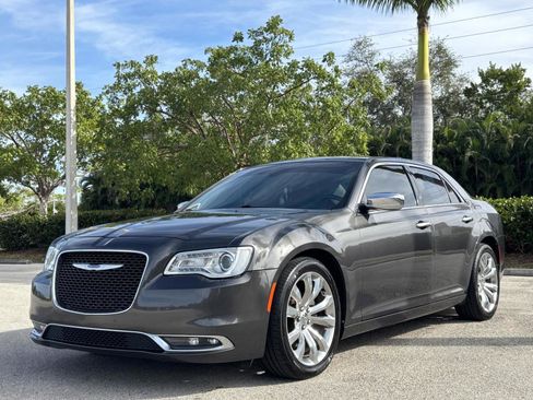 Used 2019 Chrysler 300 Limited image 1