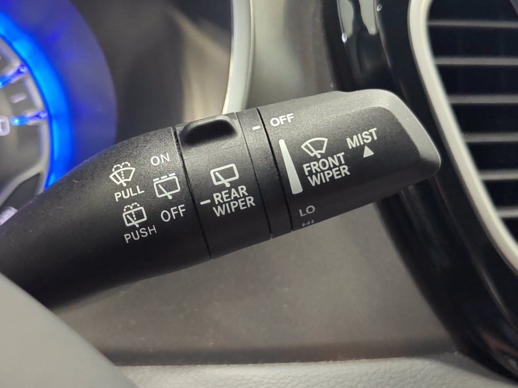 Used 2024 Chrysler Pacifica Touring-L FWD image 50