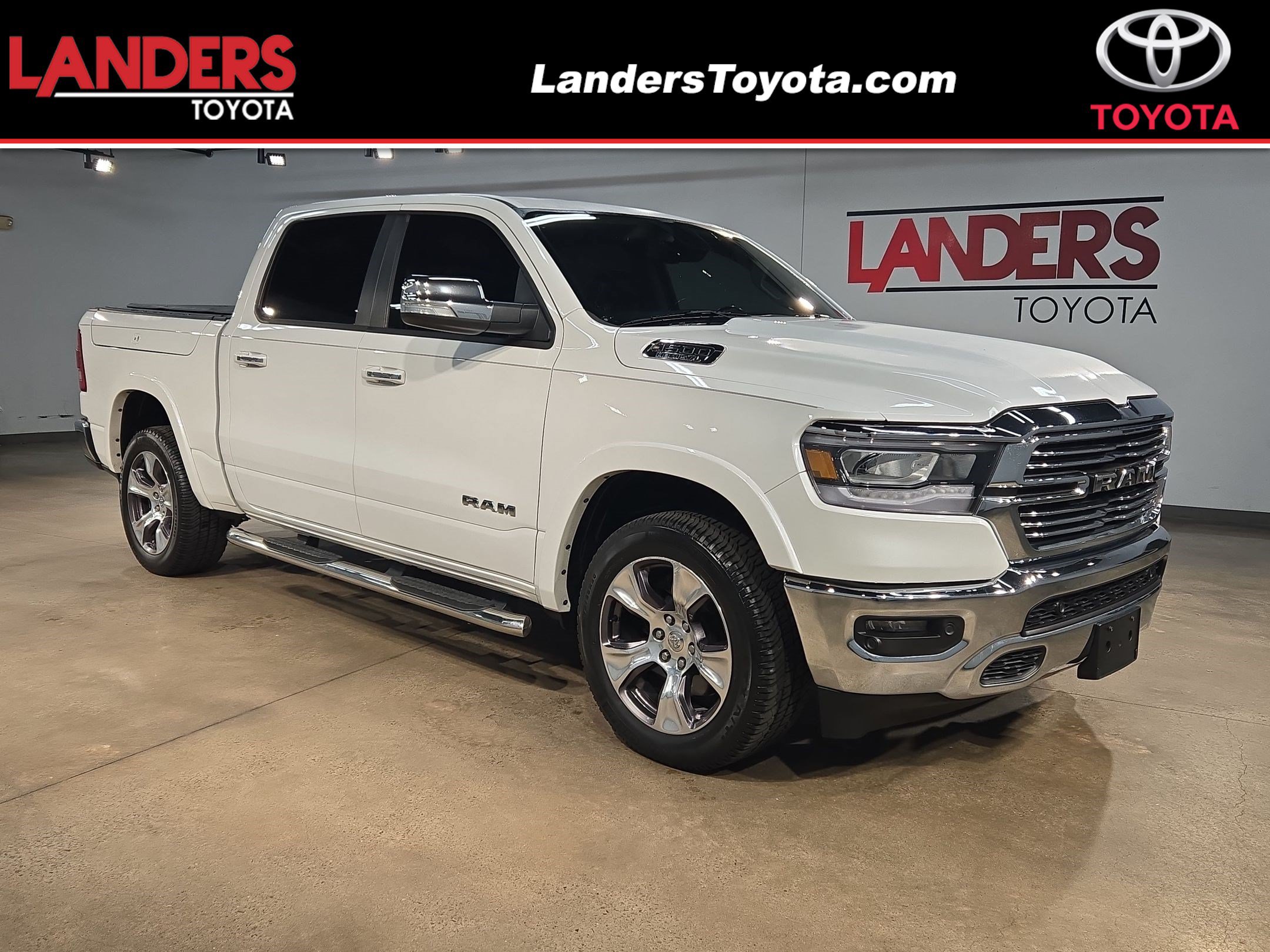 Used 2019 RAM 1500 Laramie AWD/4WD image 1