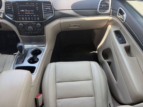 Used 2020 Jeep Grand Cherokee Limited w/ Luxury Group II RWD image 16