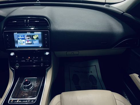 Used 2017 Jaguar XE Prestige AWD/4WD image 26