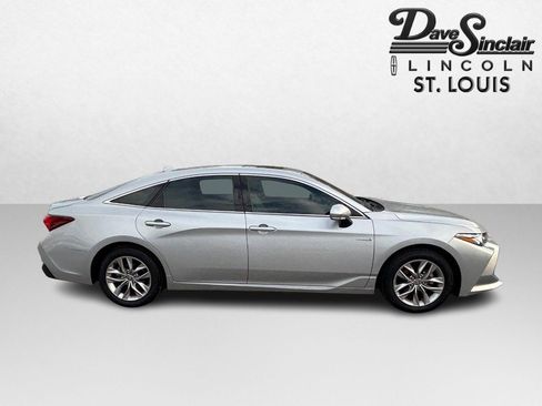 Used 2020 Toyota Avalon XLE w/ Moonroof Package image 2