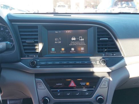 Used 2017 Hyundai Elantra SE image 16