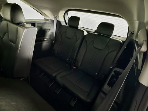 Used 2024 Kia Sorento S image 29