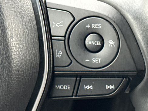 Used 2021 Toyota Venza XLE image 20