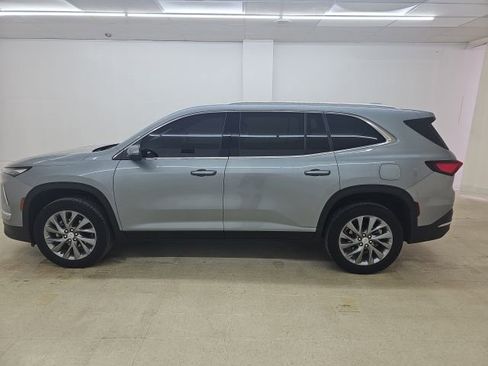 Used 2025 Buick Enclave Preferred image 19