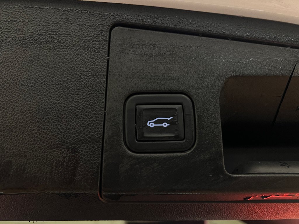 Used 2023 Cadillac XT4 Sport w/ Driver Assist Package AWD/4WD image 37