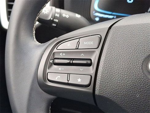 Certified 2023 Hyundai Venue Limited w/ Cargo Package image 17