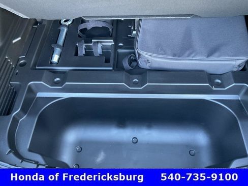 Used 2024 Chevrolet Equinox EV RS FWD image 23
