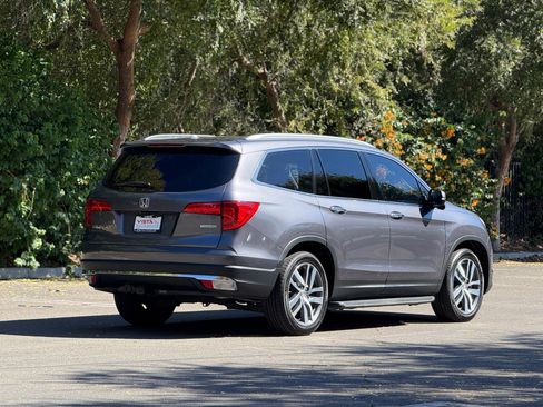 Used 2018 Honda Pilot Touring image 3