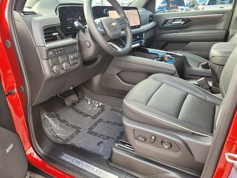 Used 2026 Chevrolet Suburban Premier RWD image 2