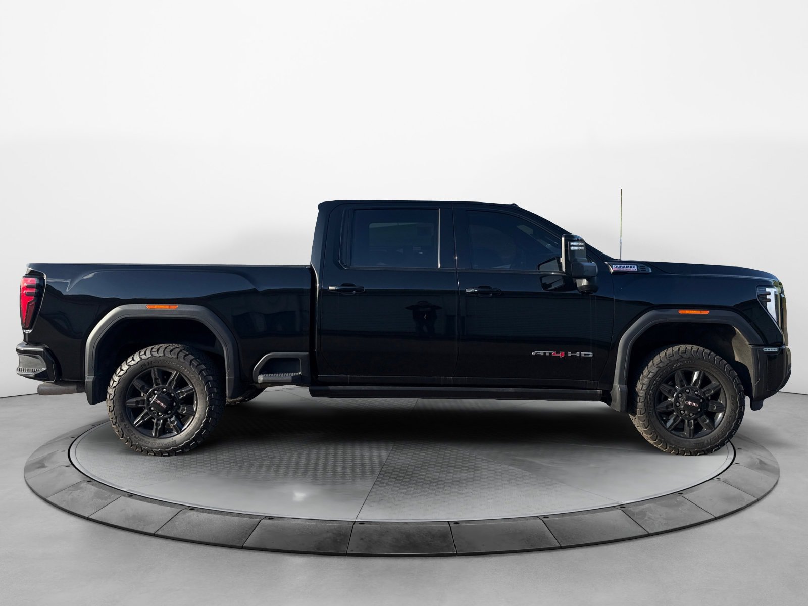 Used 2024 GMC Sierra 2500 AT4 w/ AT4 Premium Plus Package AWD/4WD image 2