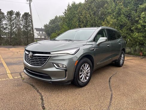 Used 2023 Buick Enclave Essence FWD image 2