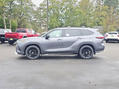 New 2025 Toyota Highlander XSE image 6