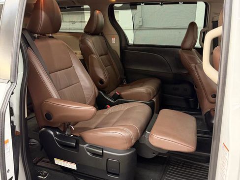 Used 2017 Toyota Sienna Limited Premium w/ Advanced Technology Package FWD image 44