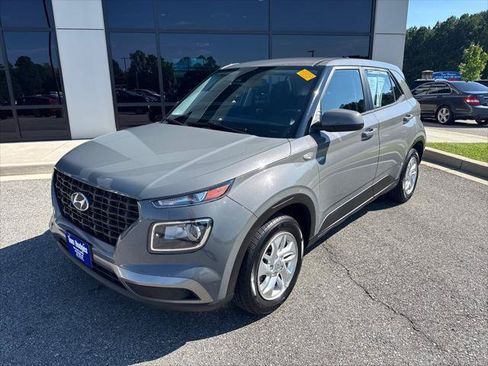Used 2021 Hyundai Venue SE FWD image 1