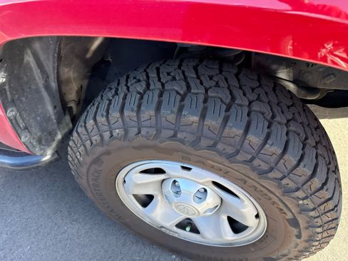 Used 2019 Toyota Tacoma SR w/ SR Convenience Package RWD image 2