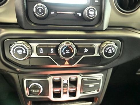 Used 2018 Jeep Wrangler Unlimited Sport S image 36