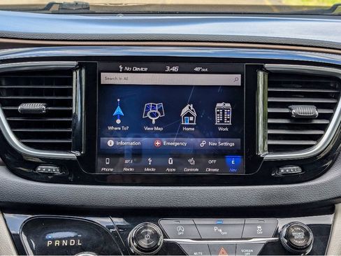 Used 2018 Chrysler Pacifica Touring-L Plus FWD image 21