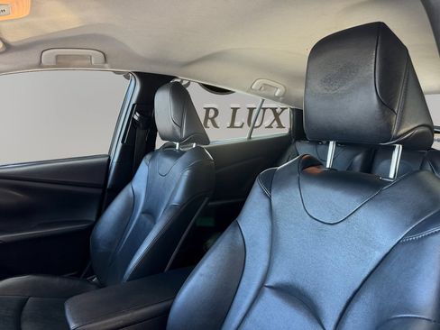 Used 2018 Toyota Prius Prime Advanced w/ Carpet Mat Package FWD image 9